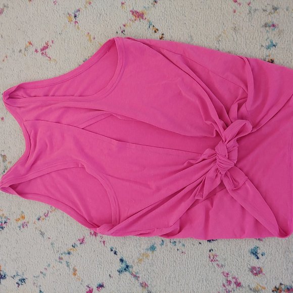 Split back pink GAP athletic top - Picture 4 of 4
